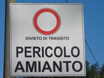 cartello di pericolo amianto